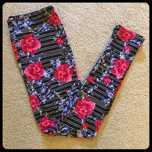 LuLaRoe TC Leggings black with red flowers - Picture 1 of 5